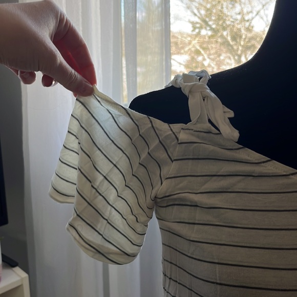 Striped shoulder tie shirt - Picture 2 of 4